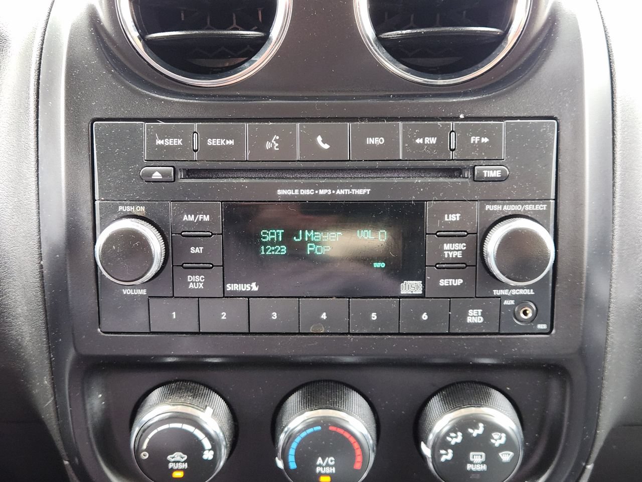 Used 2017 Jeep Patriot Latitude FWD image 15