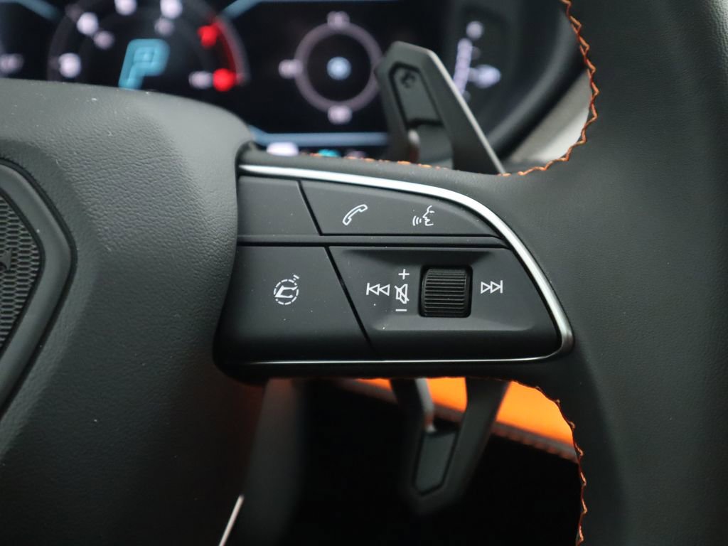 Used 2025 Lamborghini Urus SE image 12