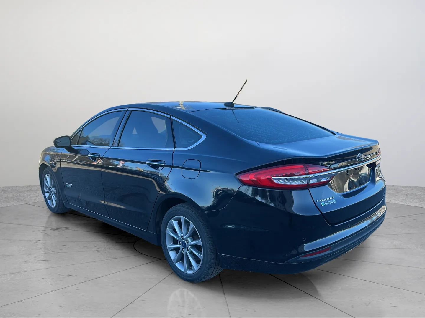 Used 2018 Ford Fusion Energi SE image 15
