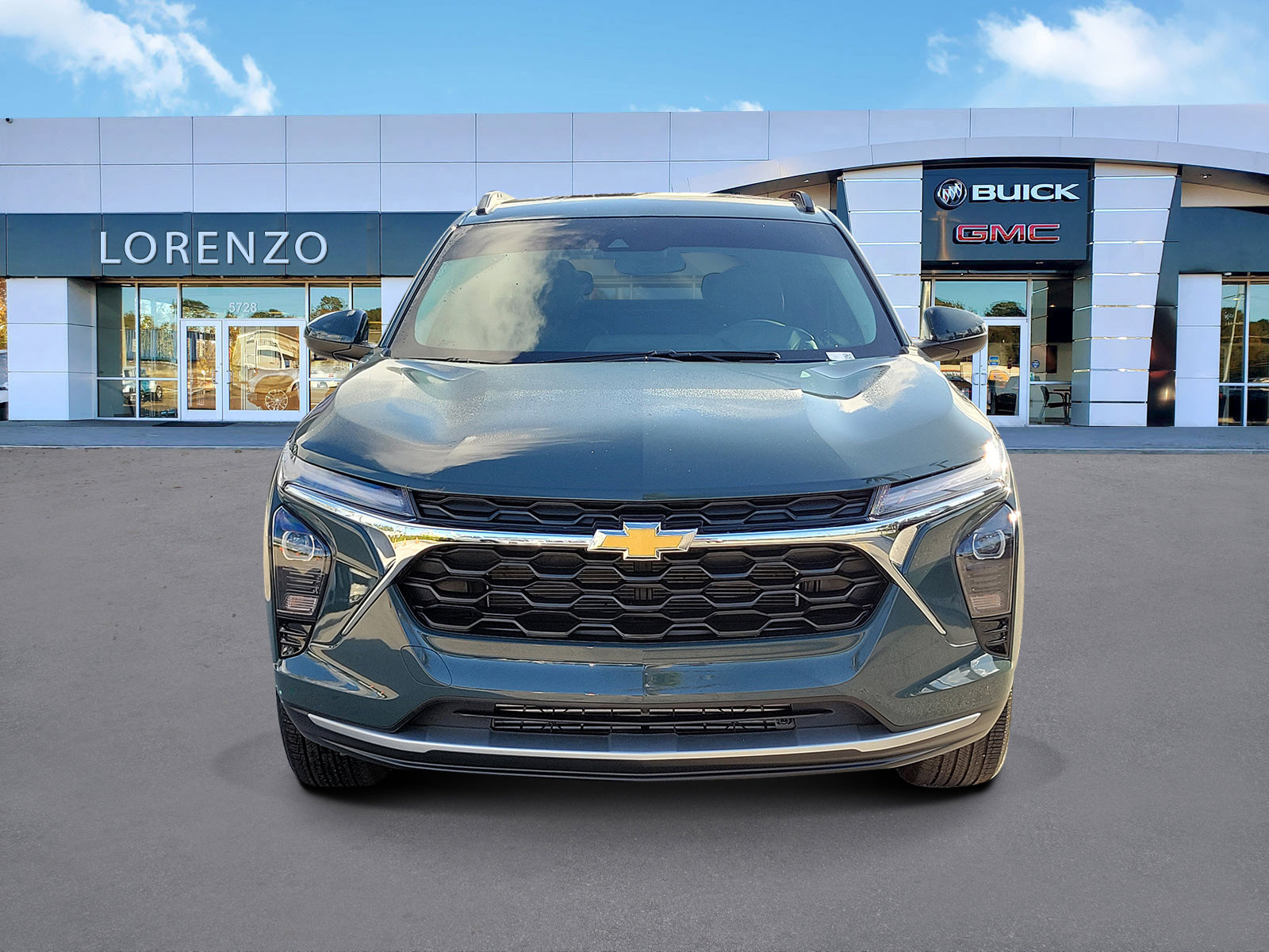 Used 2025 Chevrolet Trax LT image 2