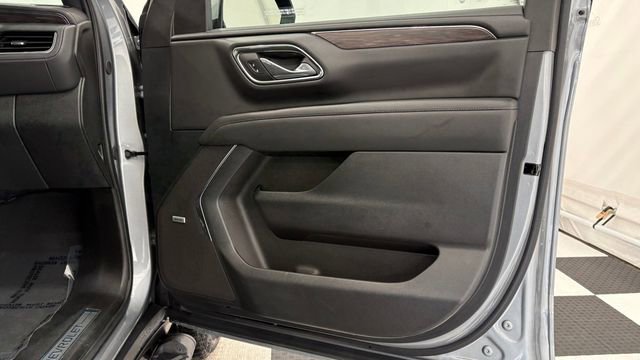 Used 2024 Chevrolet Suburban Z71 w/ Luxury Package AWD/4WD image 24