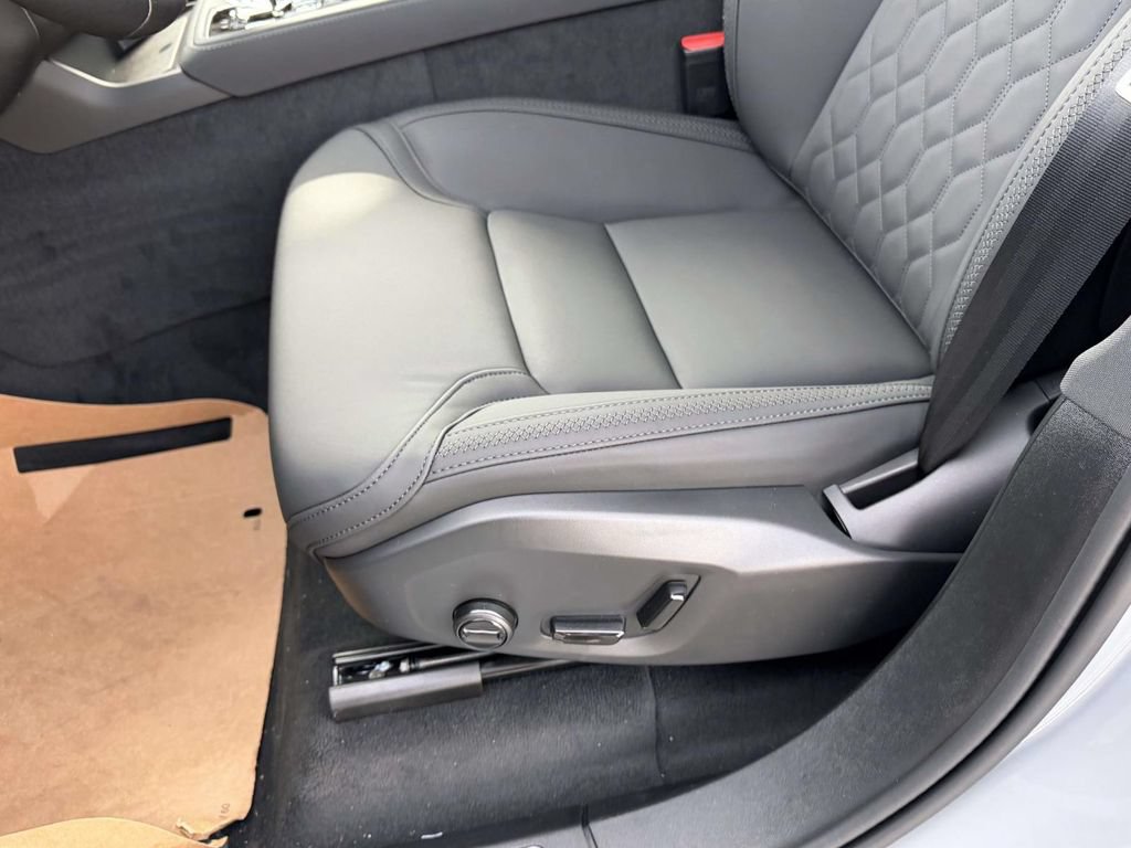 New 2026 Volvo XC90 B6 Plus w/ Protection Package Premier AWD/4WD image 16