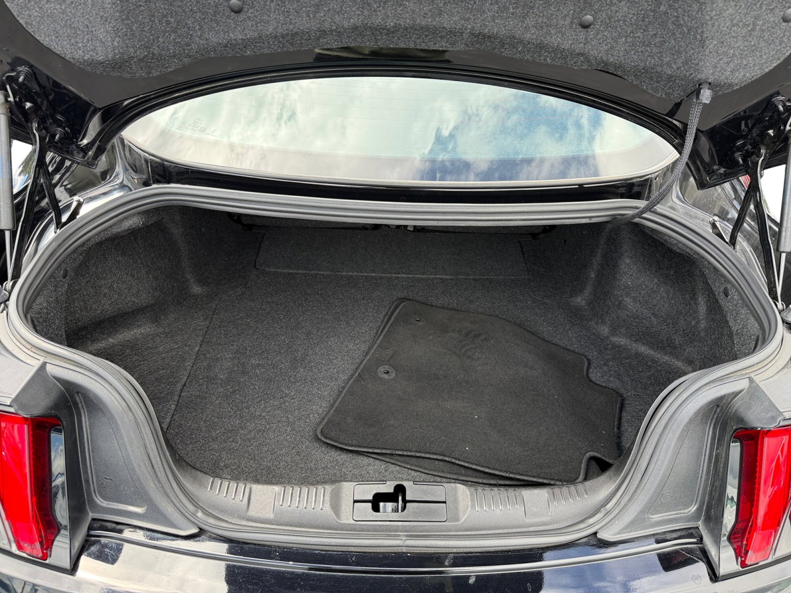 Certified 2022 Ford Mustang Coupe RWD image 17