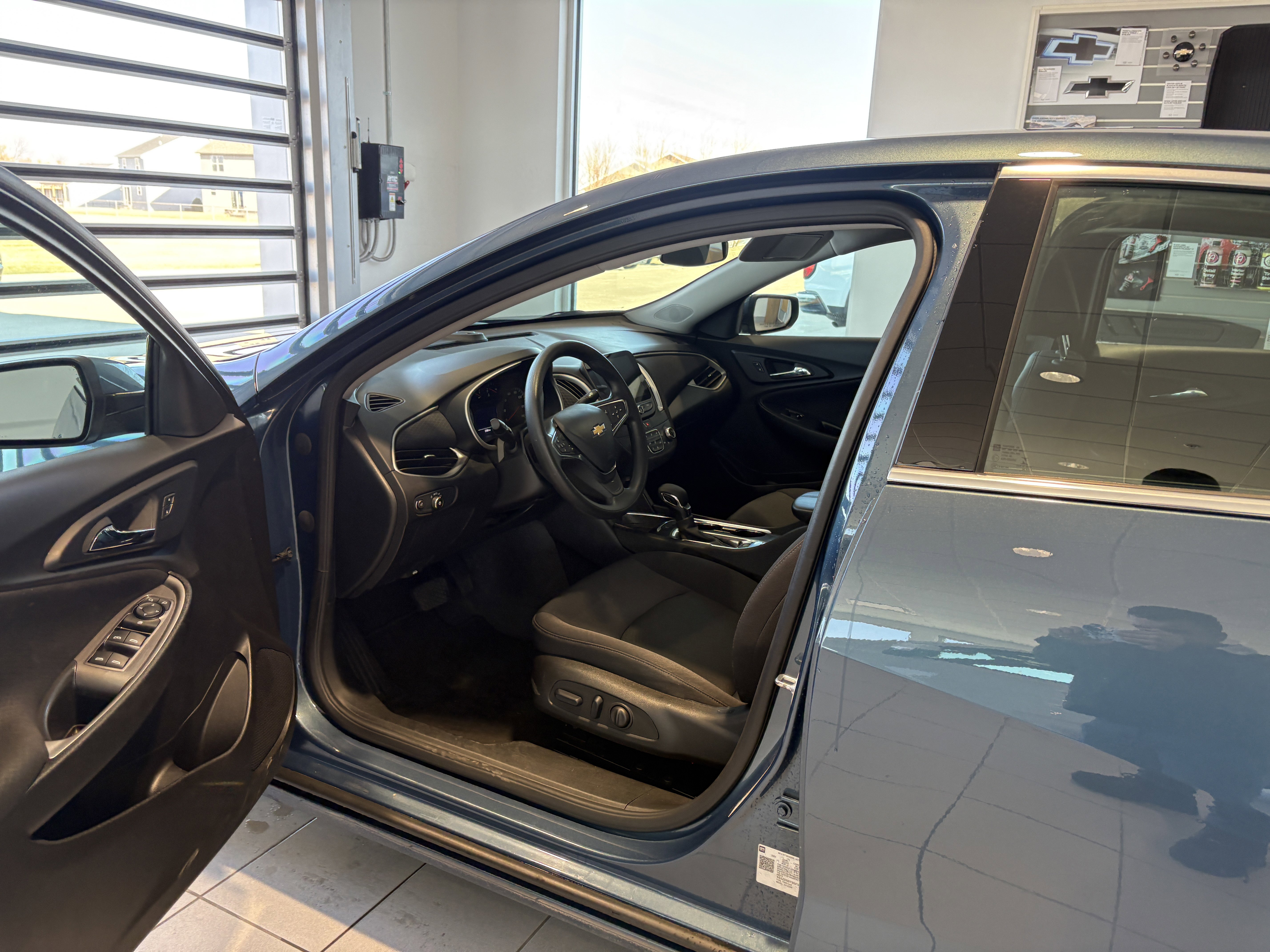 Used 2025 Chevrolet Malibu LT image 9