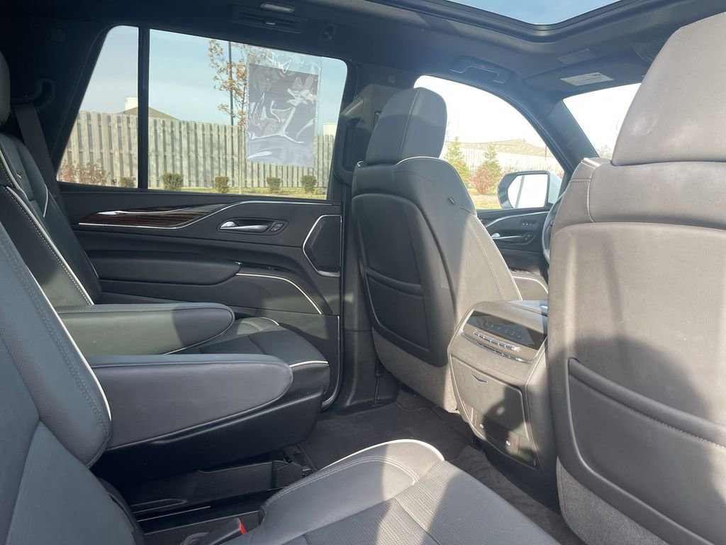 Used 2024 Cadillac Escalade Premium Luxury image 32