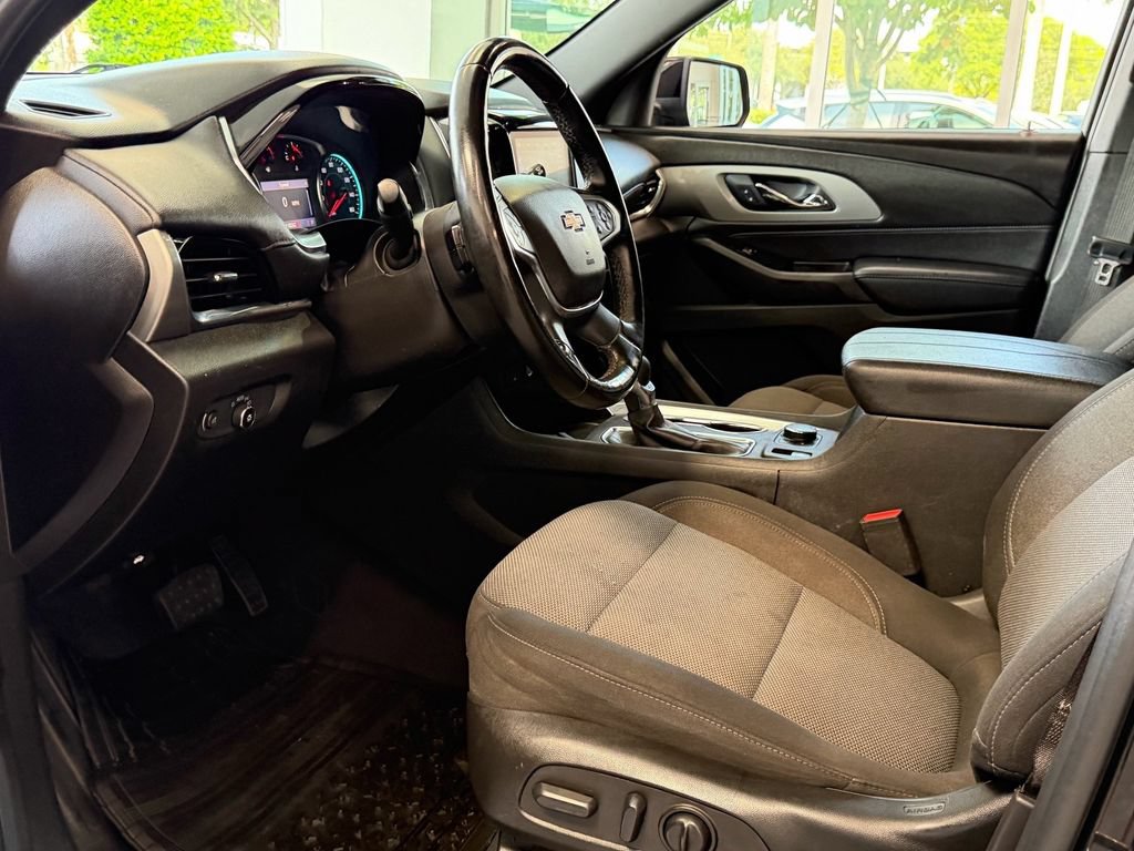 Used 2023 Chevrolet Traverse LT w/ Rear Camera Mirror Package AWD/4WD image 7