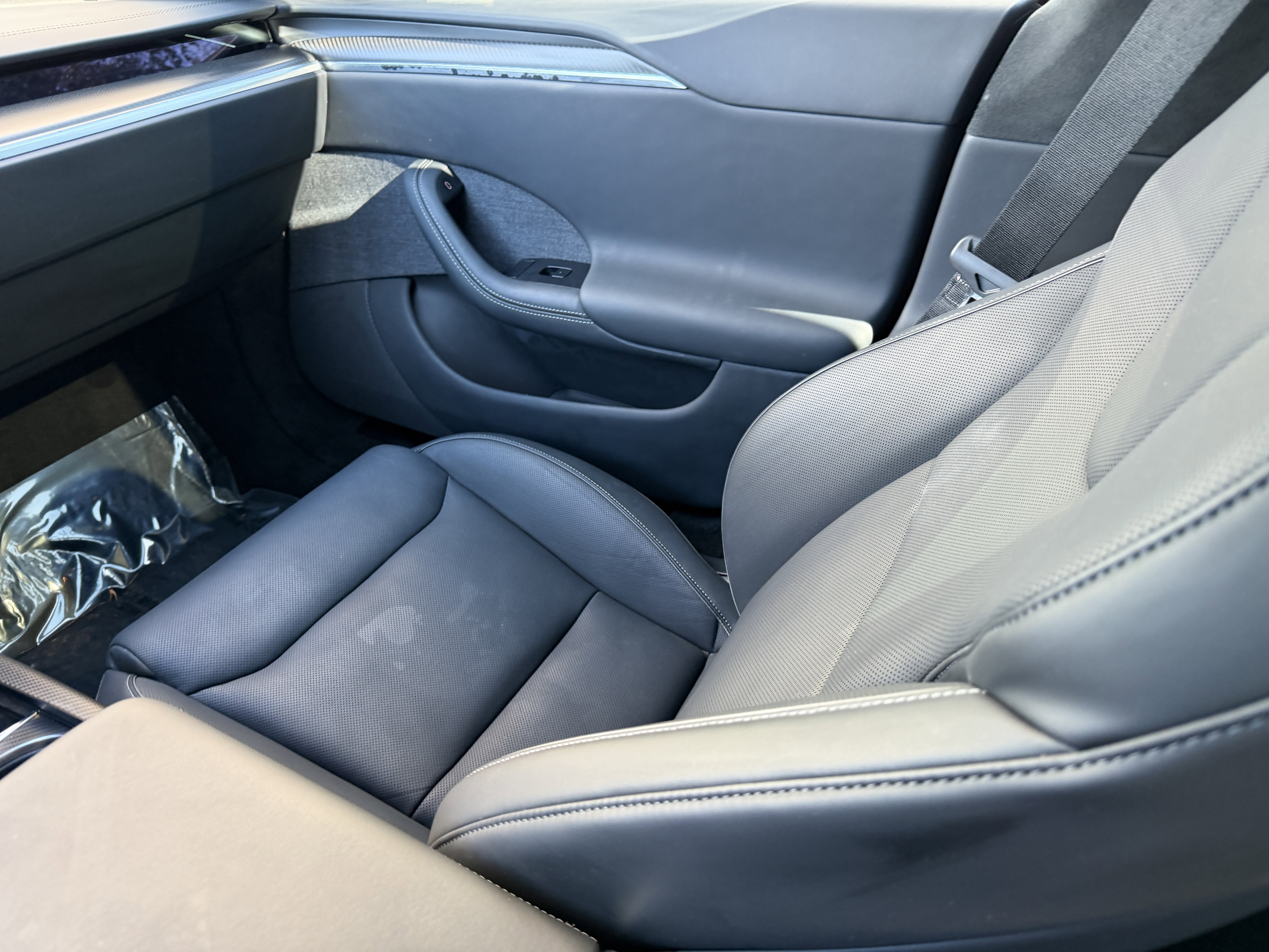 Used 2022 Tesla Model S Plaid image 4