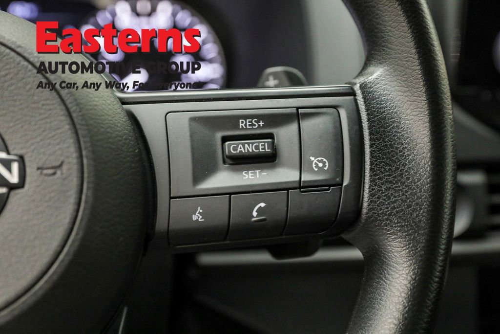 Used 2024 Nissan Pathfinder S image 16