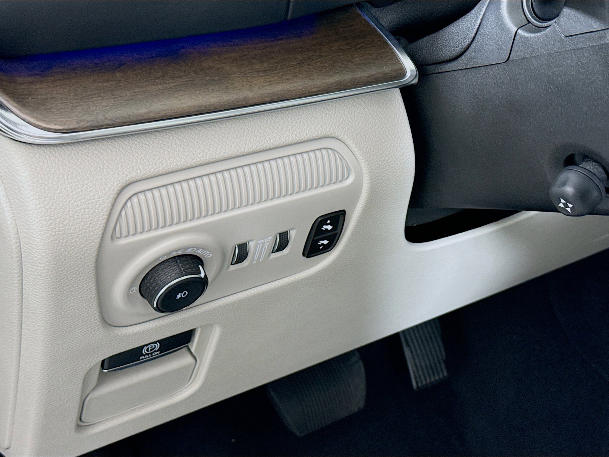 Used 2024 Jeep Grand Wagoneer L 4WD image 10