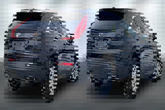 Used 2023 Cadillac XT4 Luxury w/ Cold Weather Package image 13