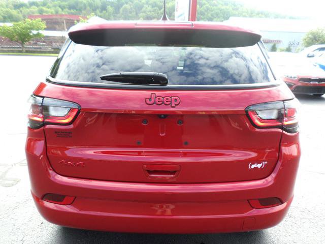 Used 2022 Jeep Compass Limited w/ (RED) Package AWD/4WD image 5