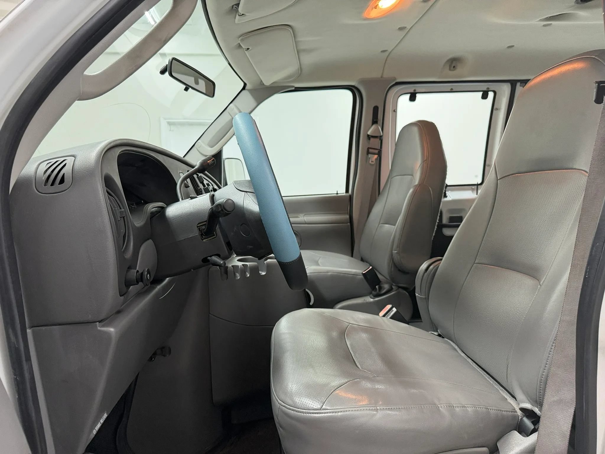 Used 2003 Ford E-350 and Econoline 350 XL RWD image 55