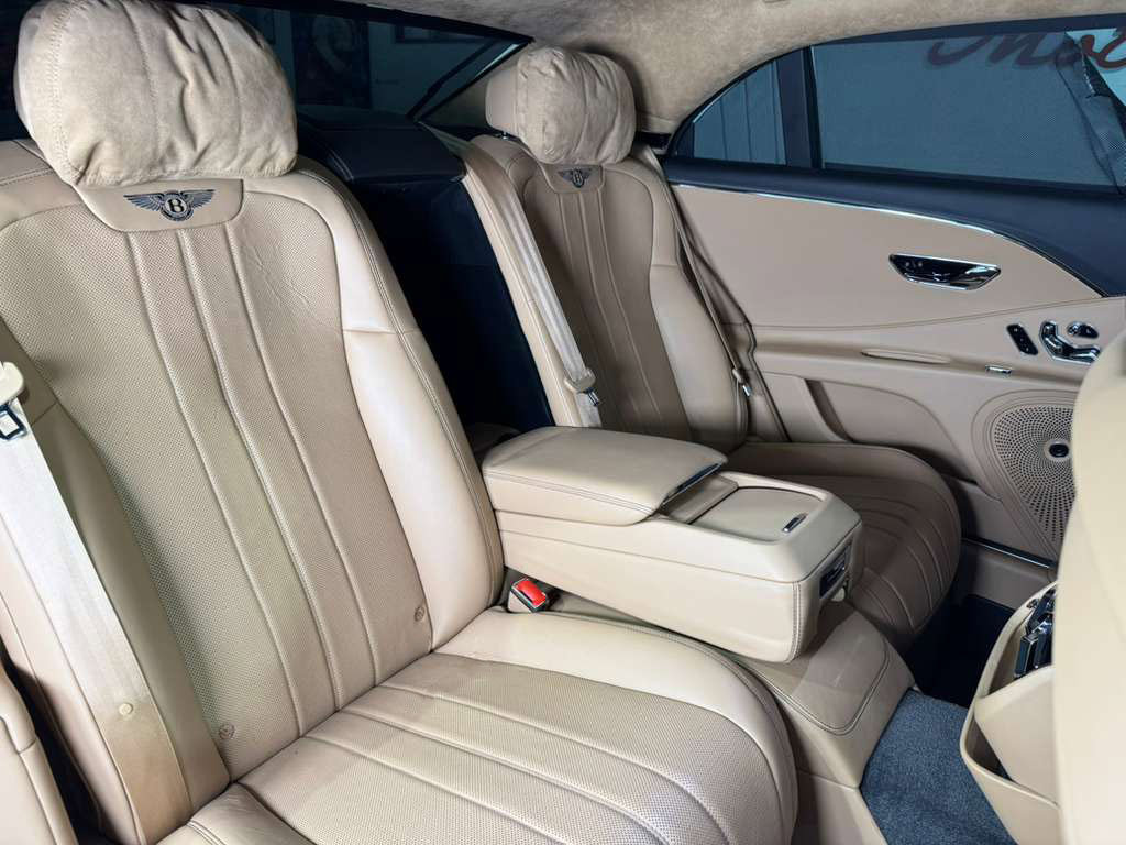 Used 2022 Bentley Flying Spur Plug-In Hybrid image 12