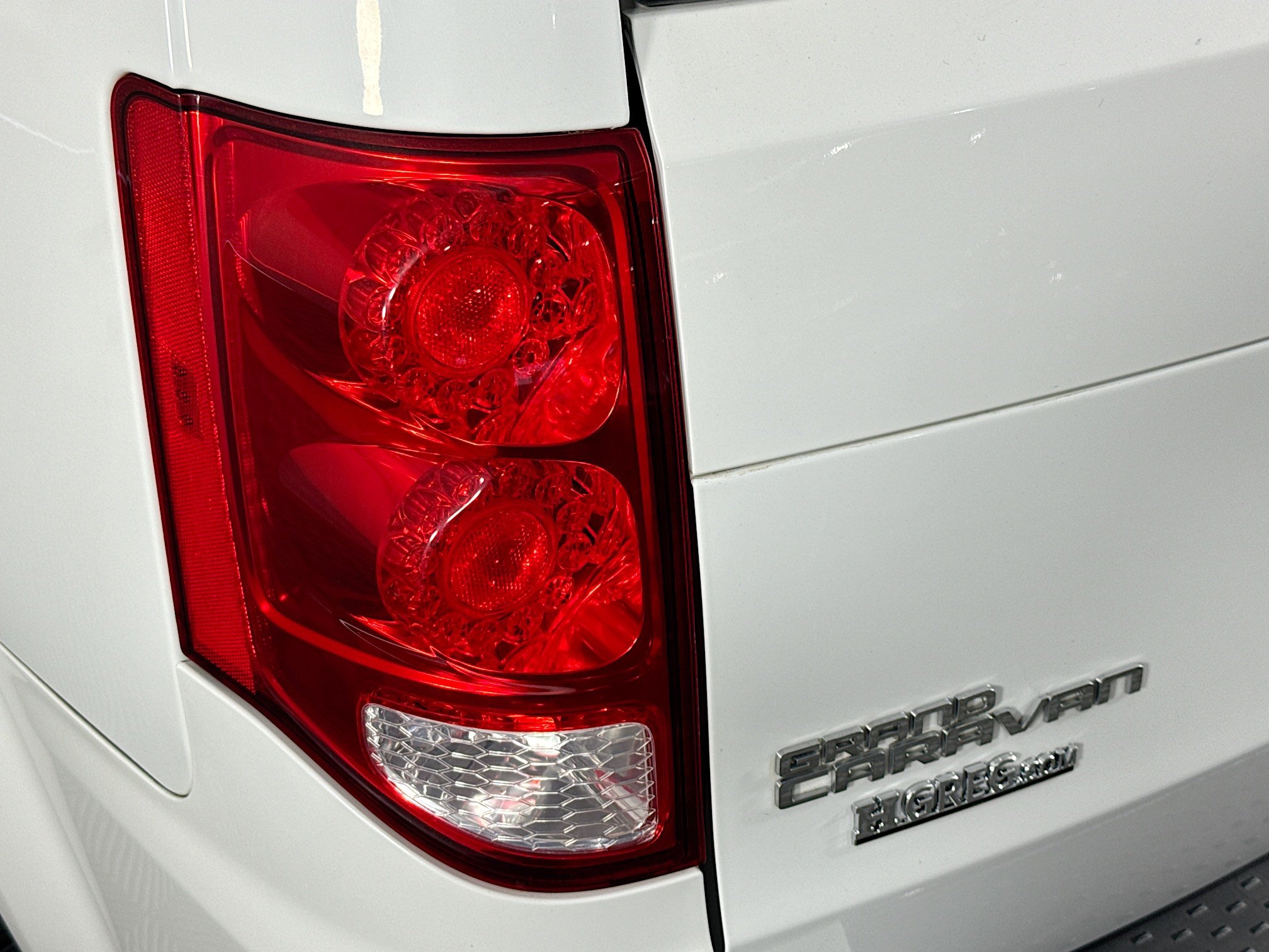 Used 2017 Dodge Grand Caravan SE FWD image 32