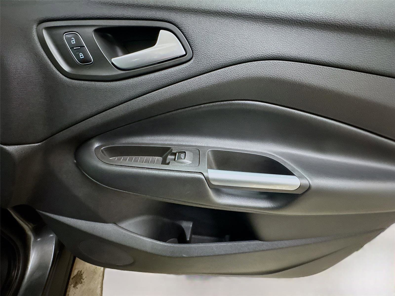 Used 2019 Ford Escape SE image 31