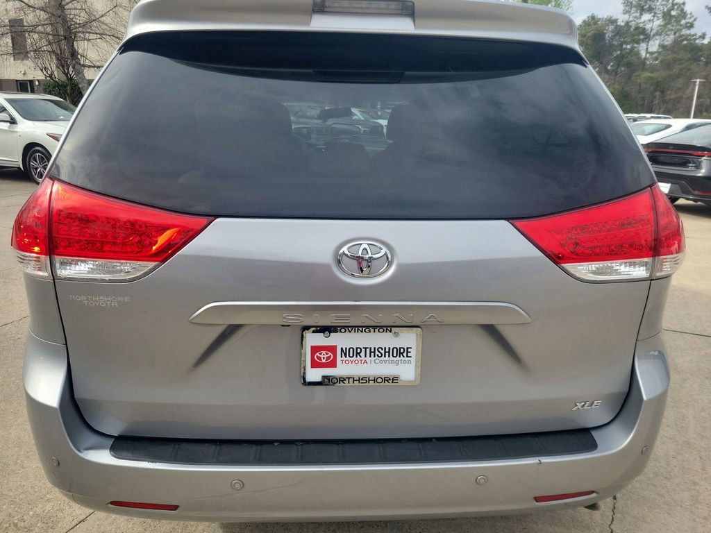 Used 2013 Toyota Sienna XLE w/ Entertainment Pkg image 5