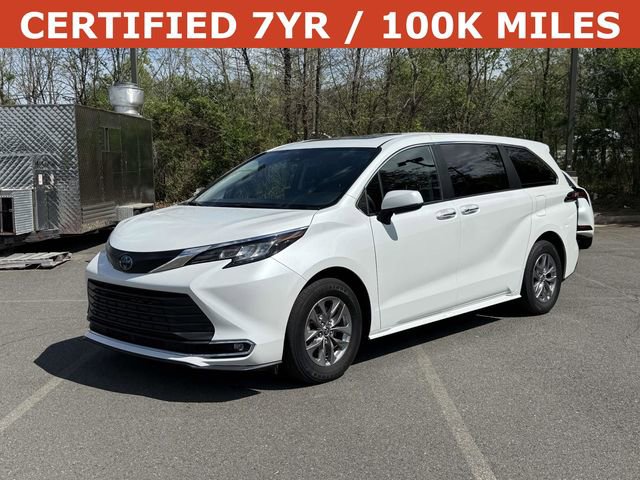 Used 2023 Toyota Sienna XLE image 5
