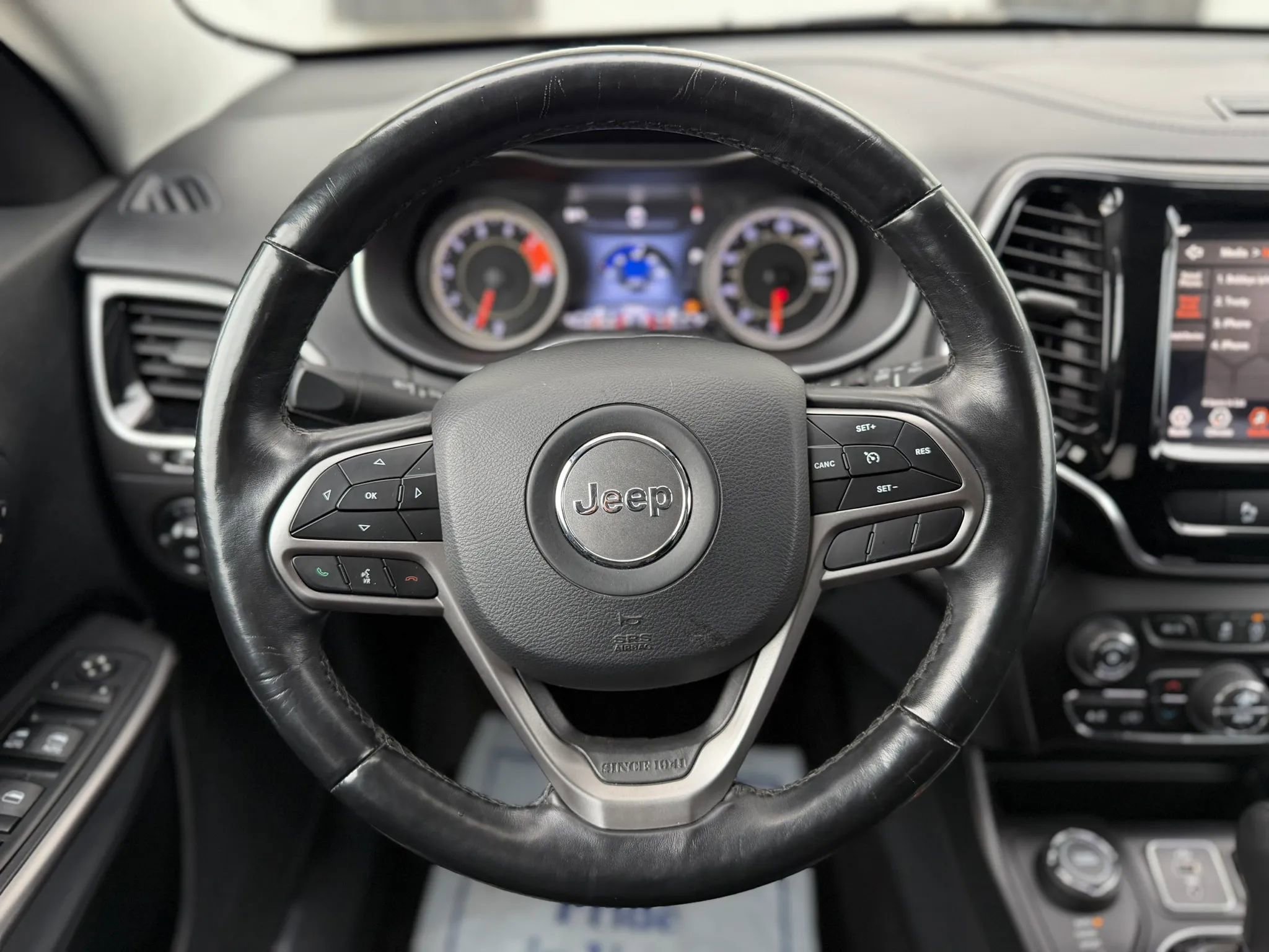 Used 2019 Jeep Cherokee Limited image 23