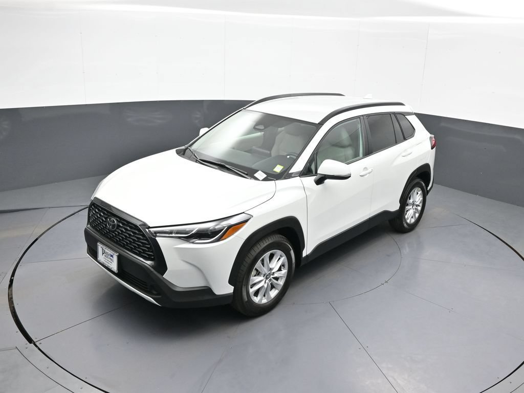 Certified 2024 Toyota Corolla Cross LE AWD/4WD image 33