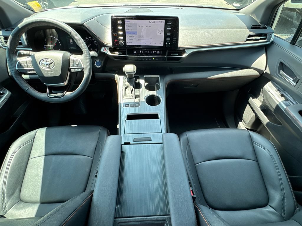 Used 2023 Toyota Sienna XSE FWD image 21