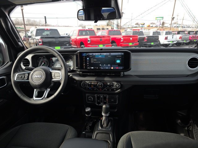 Used 2025 Jeep Wrangler Unlimited Sahara w/ Safety Group AWD/4WD image 46