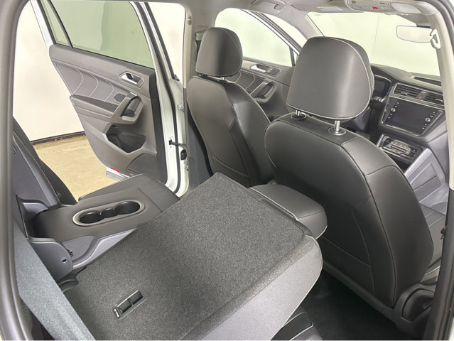 Used 2022 Volkswagen Tiguan SE image 35