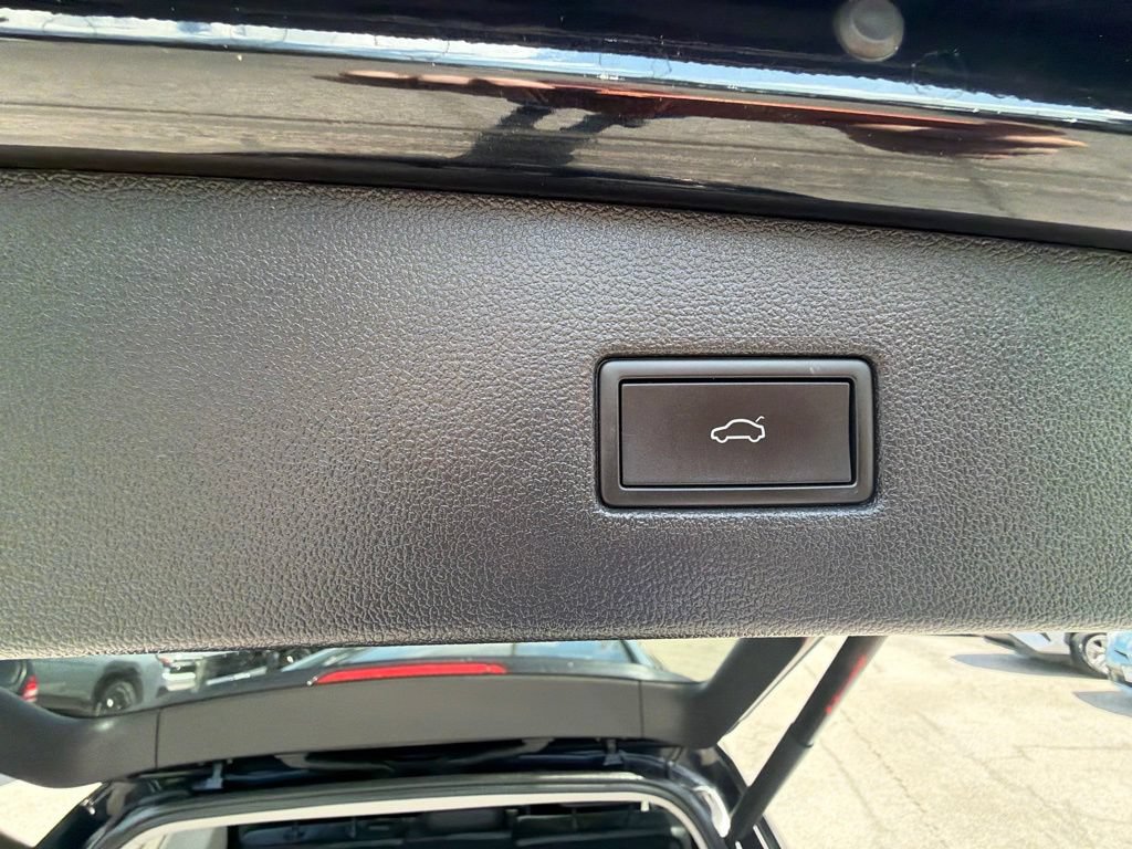 Used 2022 Volkswagen Tiguan SE AWD/4WD image 10