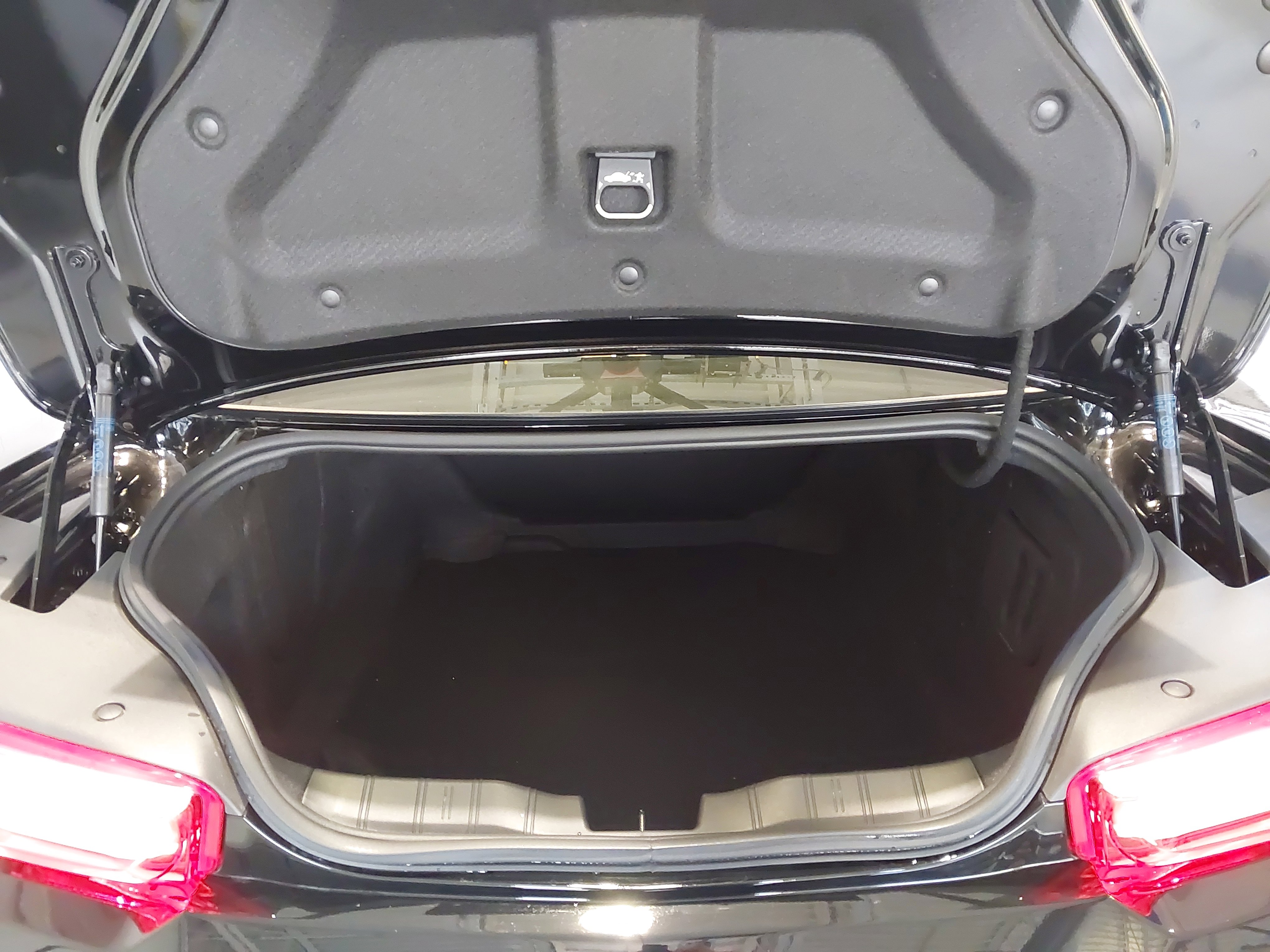 Used 2024 Chevrolet Camaro LT w/ Technology Package image 27