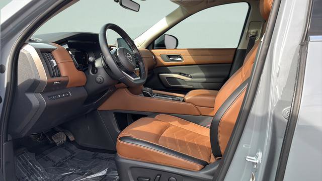 Used 2025 Nissan Pathfinder Platinum AWD/4WD image 9