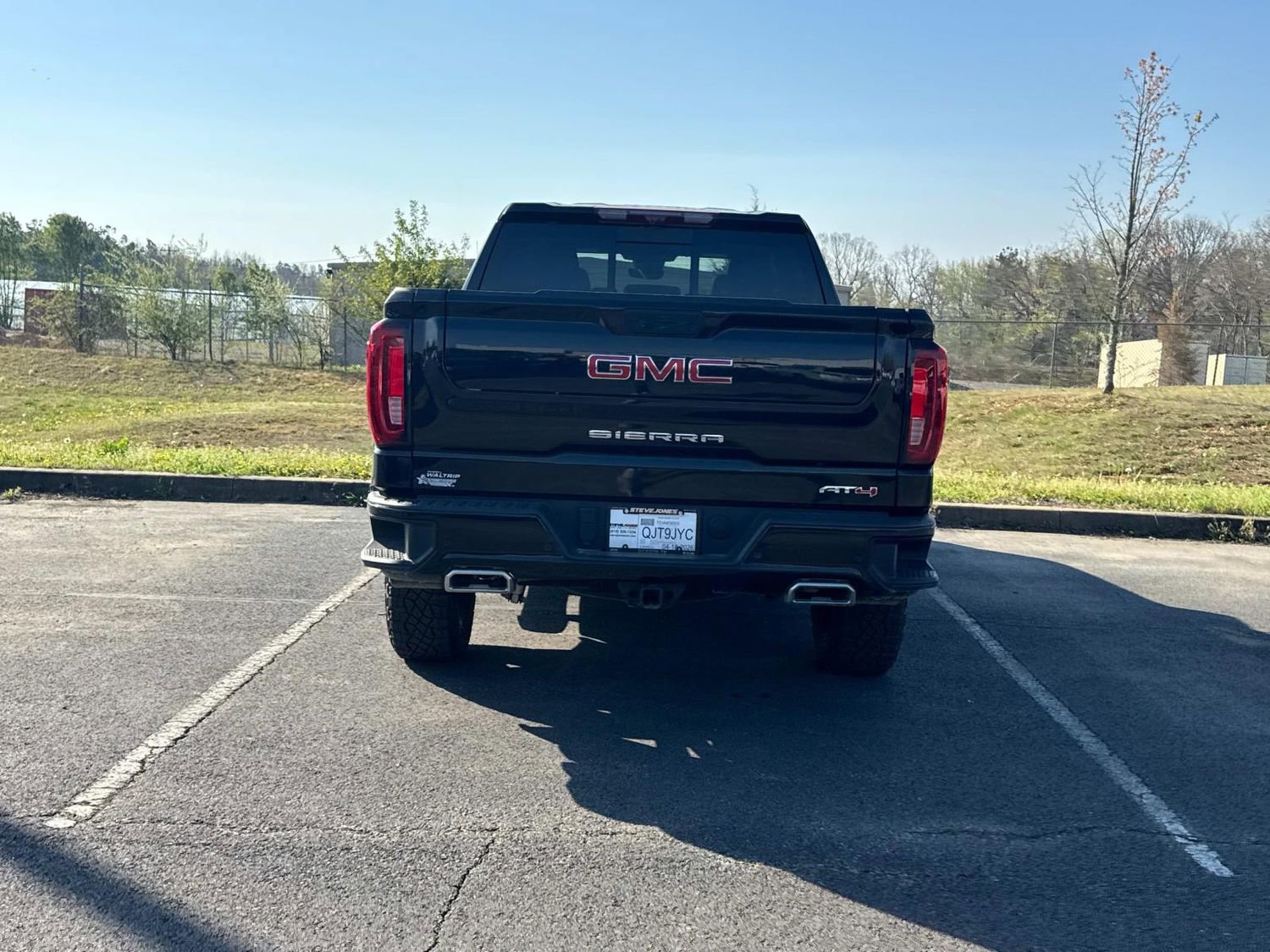 Used 2024 GMC Sierra 1500 AT4 w/ Technology Package image 5