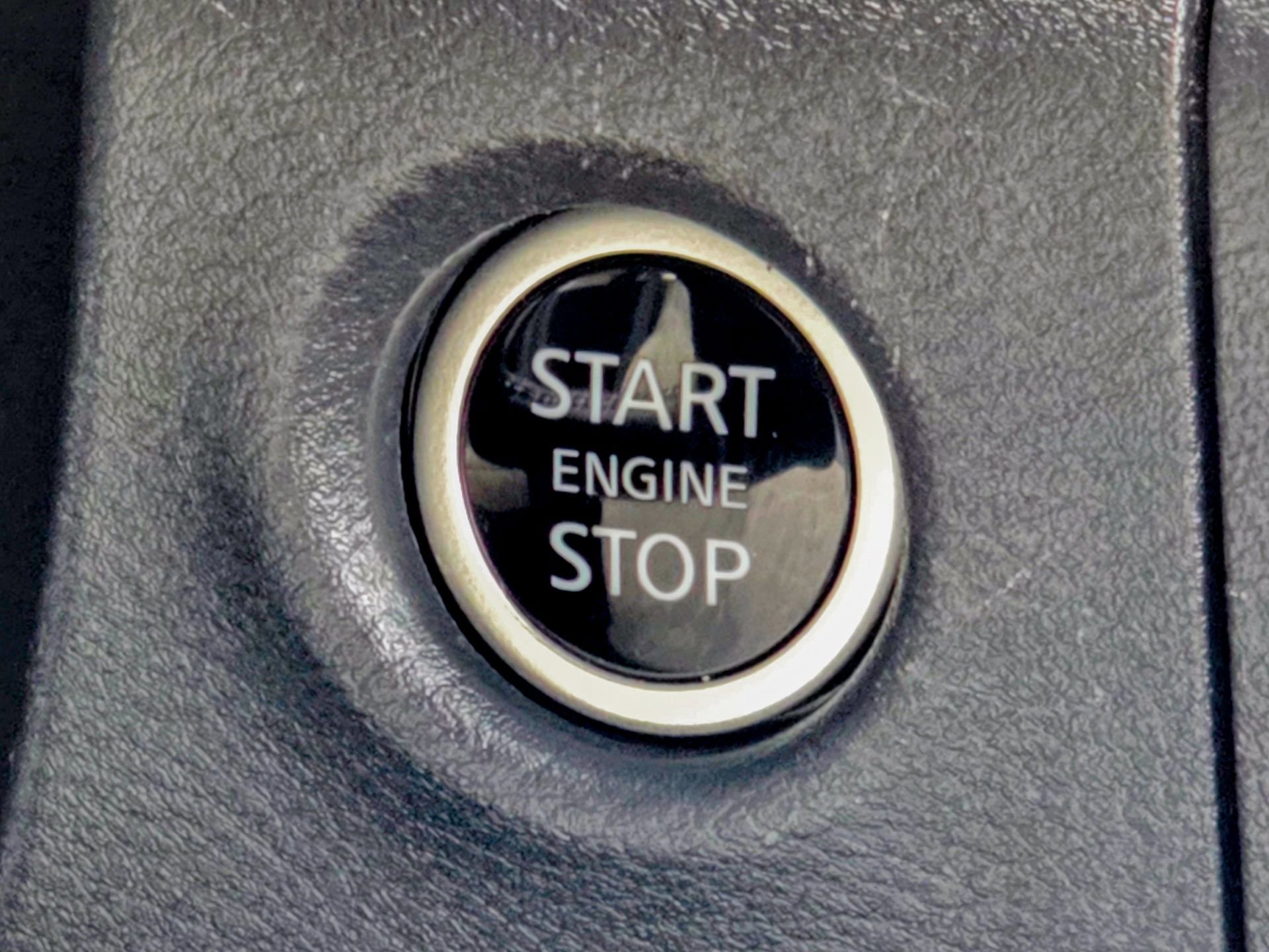 Used 2025 Nissan Frontier SV w/ SV Convenience Package RWD image 35