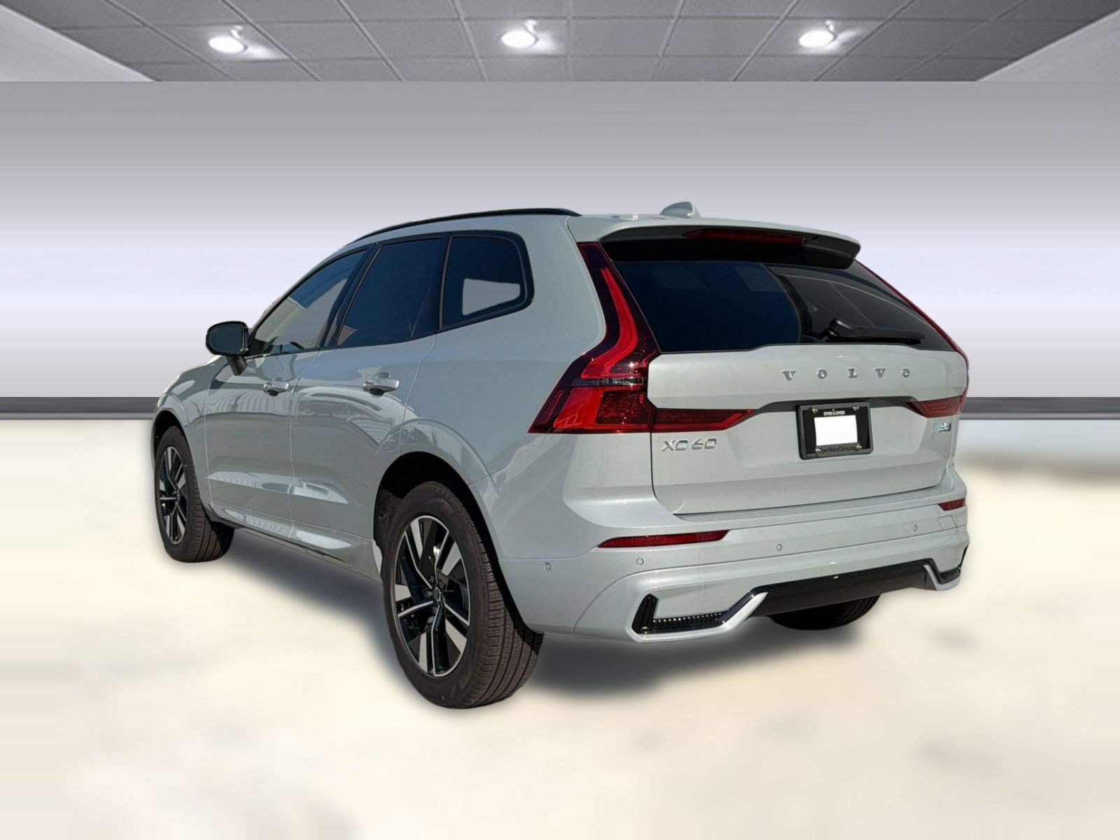 New 2026 Volvo XC60 B5 Plus w/ Climate Package AWD/4WD image 3