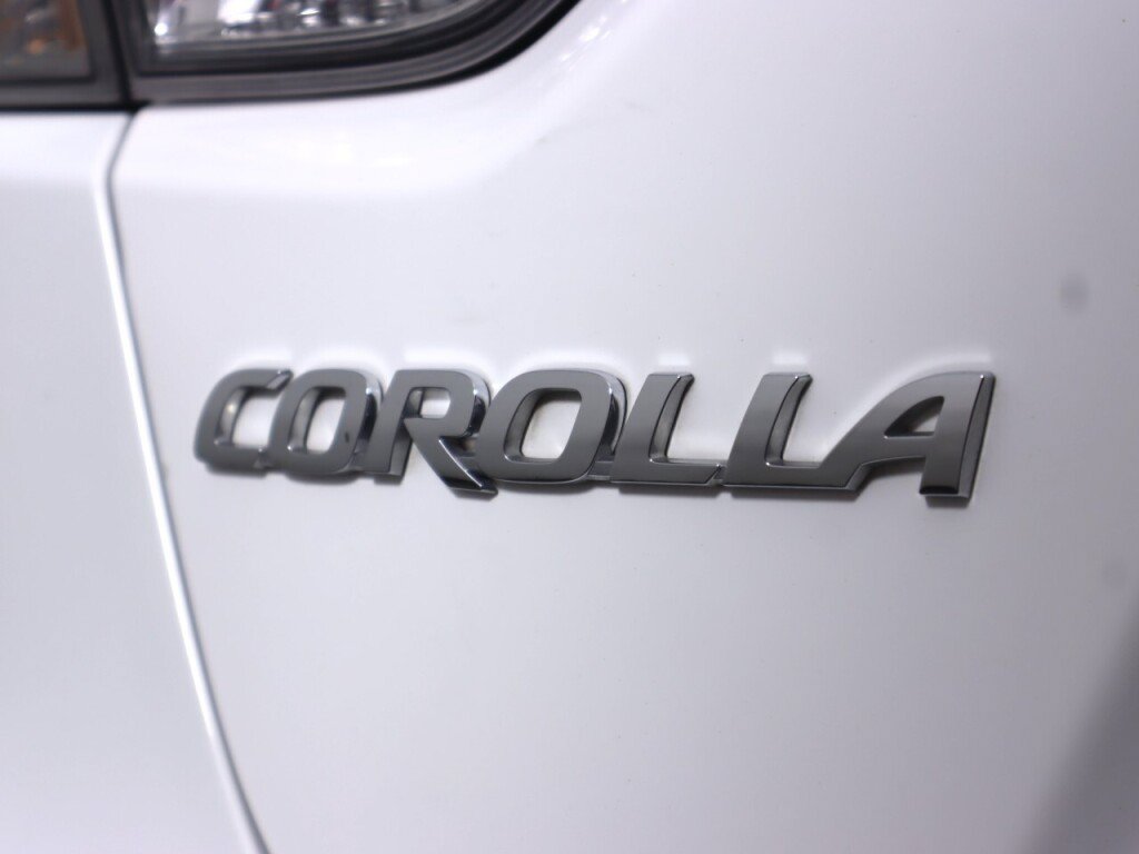 Used 2025 Toyota Corolla LE FWD image 30