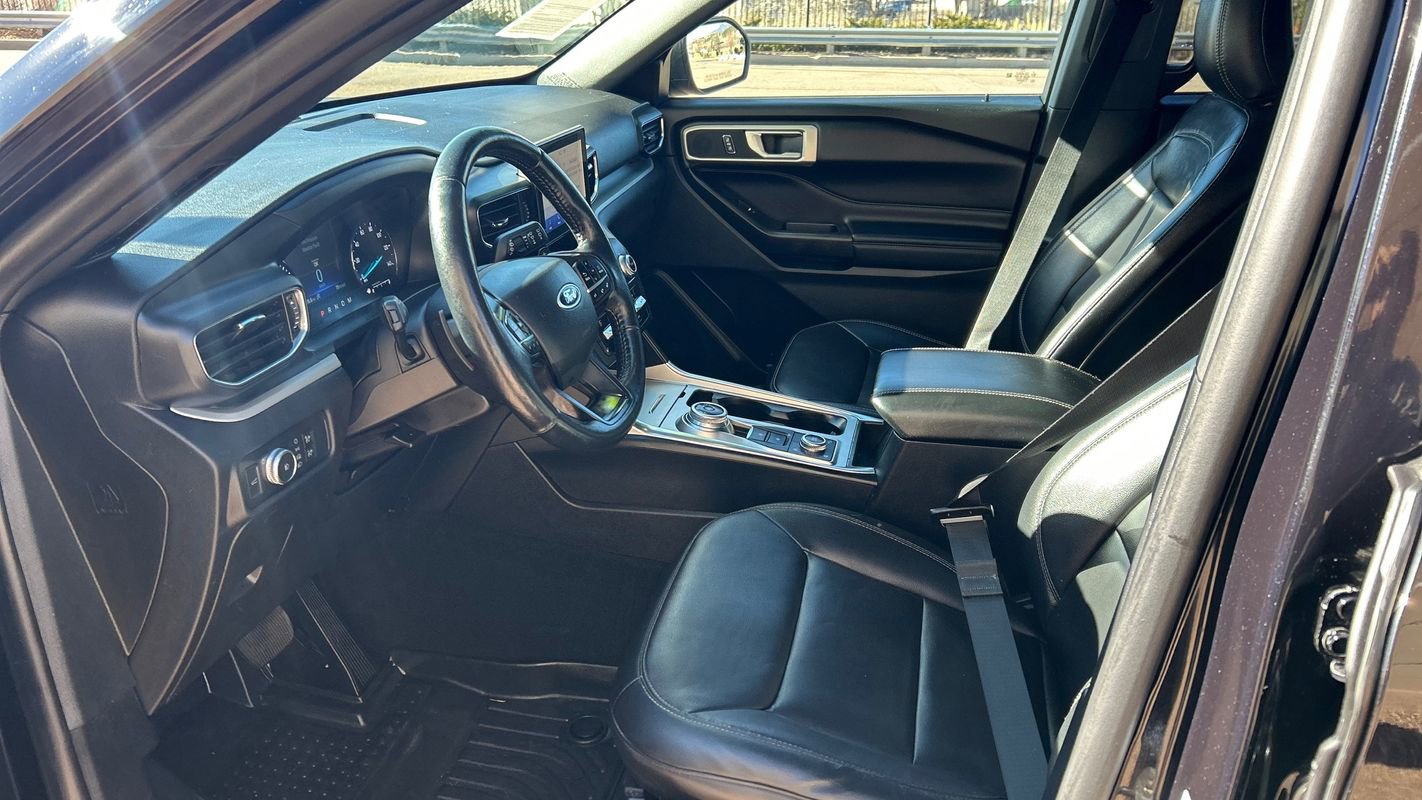 Used 2020 Ford Explorer XLT w/ Equipment Group 202A image 9