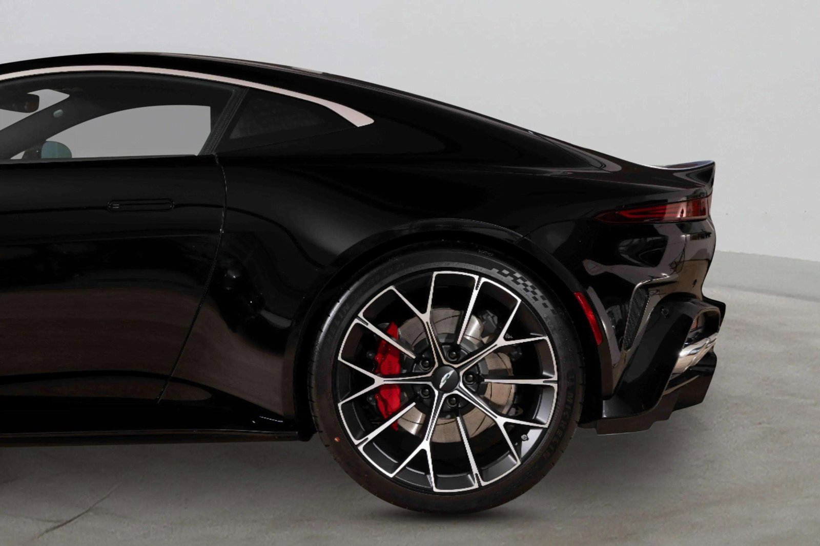 New 2025 Aston Martin V8 Vantage Coupe image 3