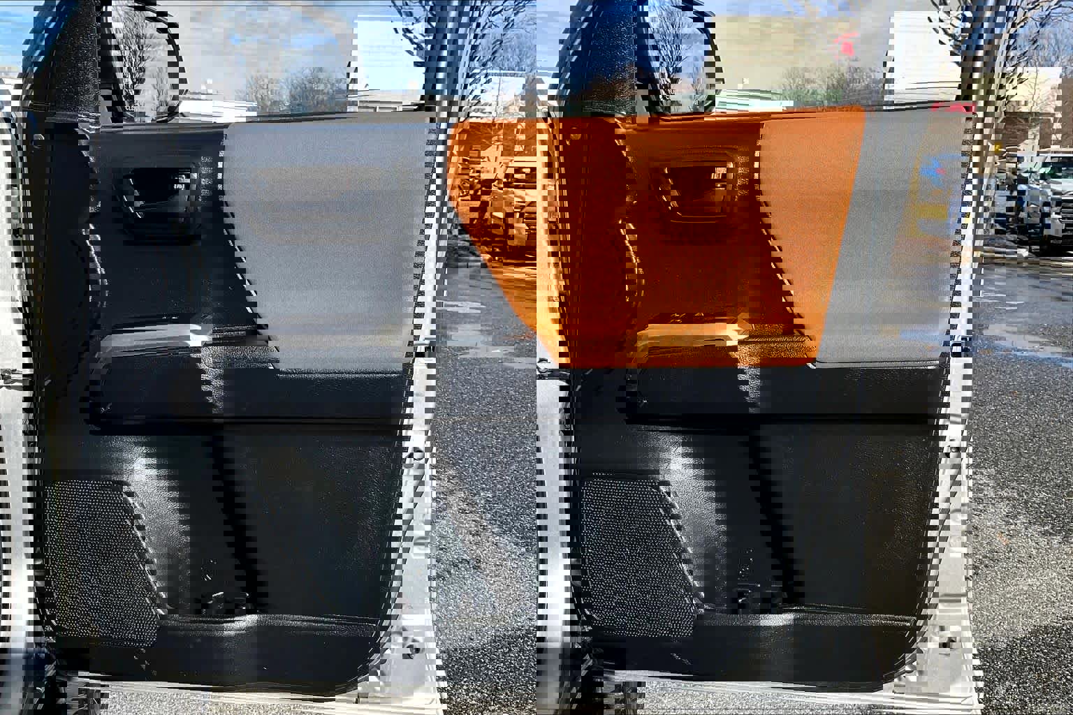 Used 2018 Toyota Tacoma SR5 w/ SR5 Appearance Package (SM) image 21