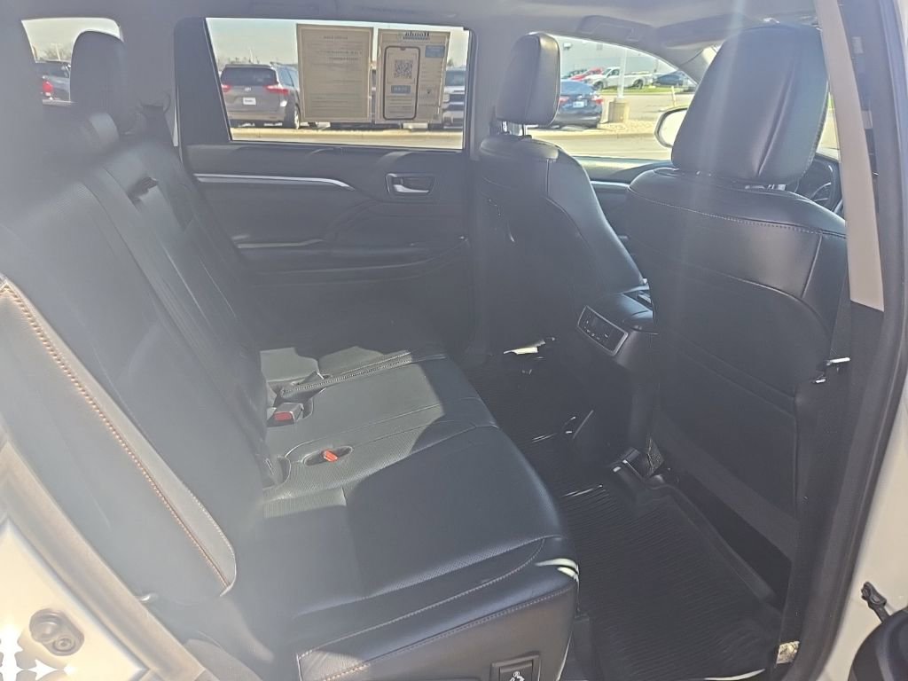 Used 2018 Toyota Highlander Limited image 31