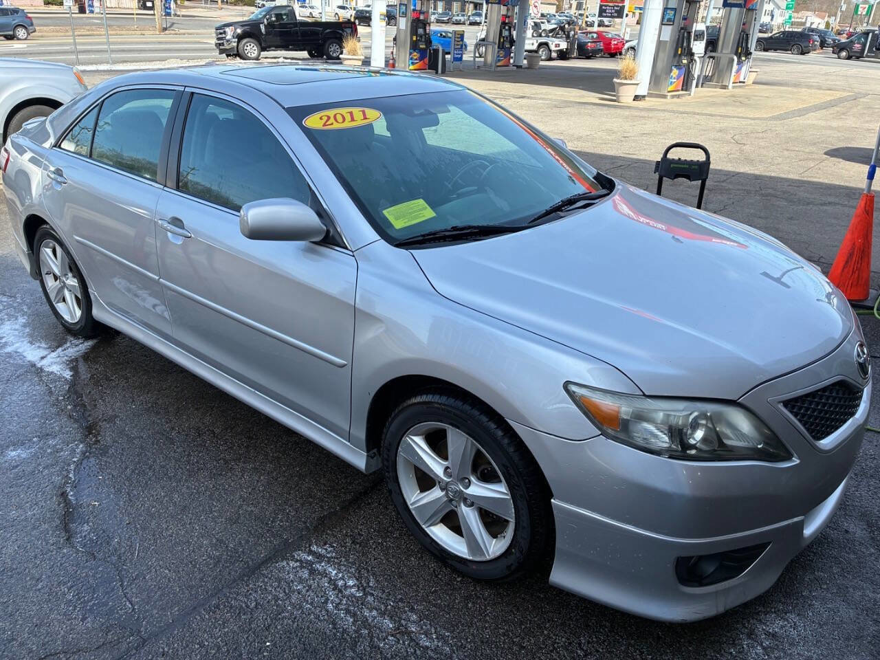 Used 2011 Toyota Camry SE w/ SE Extra-Value Pkg #1 FWD image 16