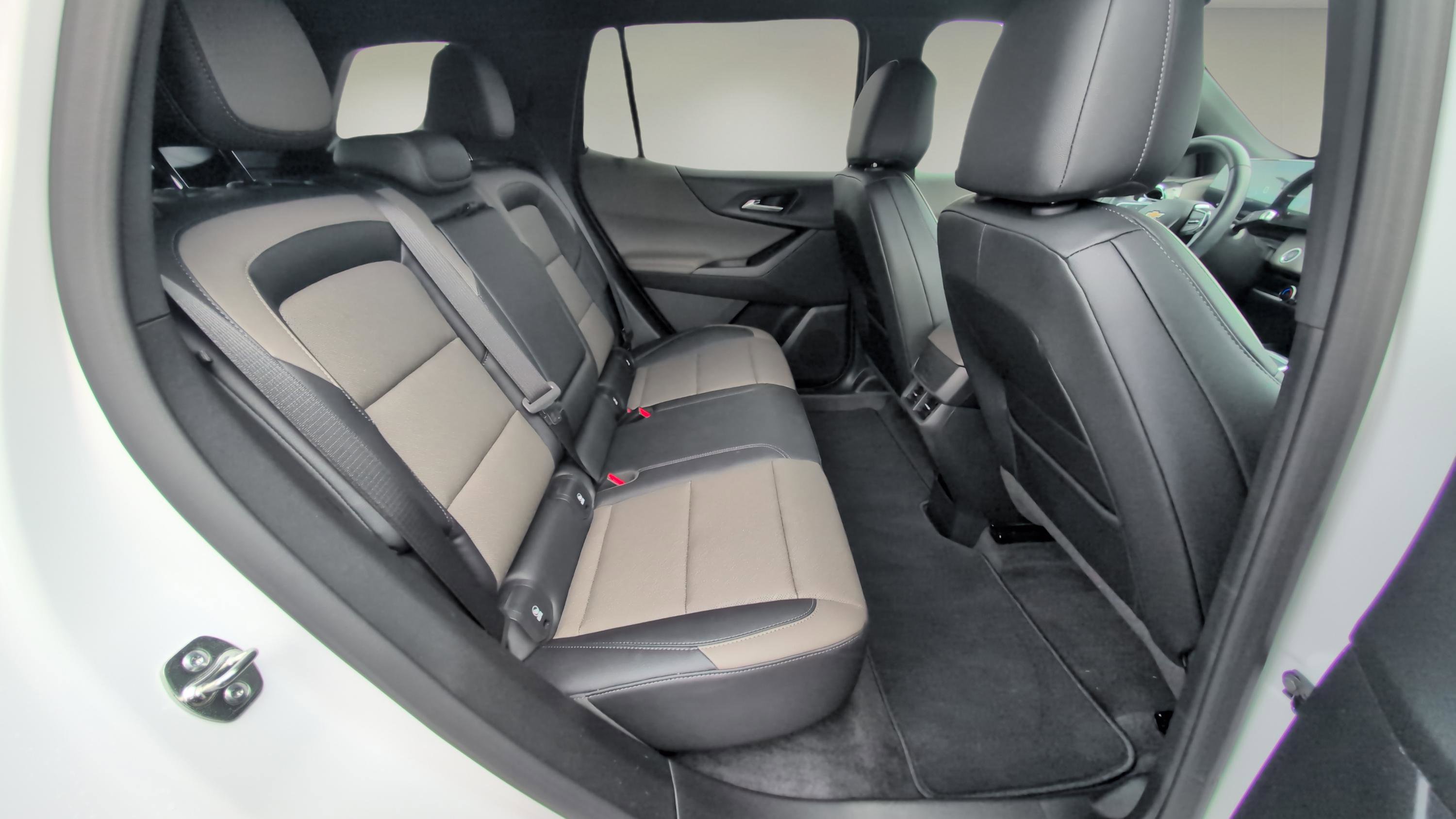 New 2026 Chevrolet Equinox LT w/ Convenience Package II image 12