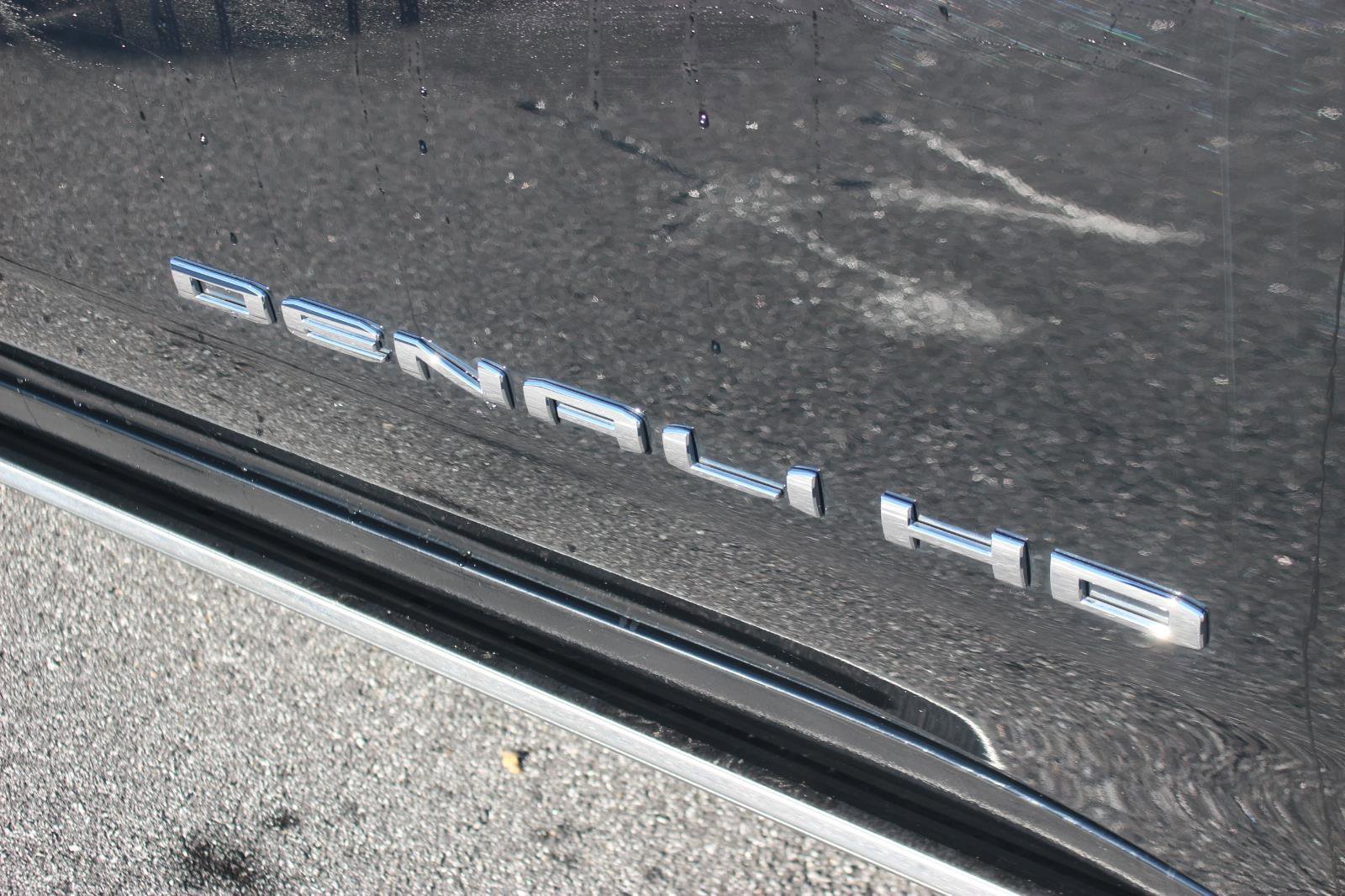 Used 2023 GMC Sierra 2500 Denali w/ Denali Ultimate Package image 11