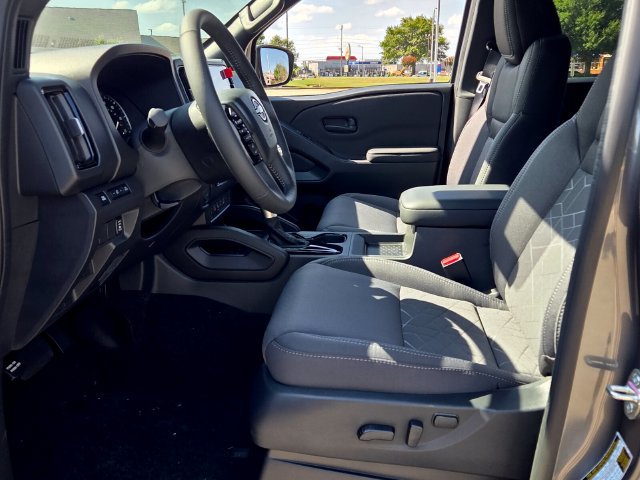 New 2027 Nissan Frontier SV w/ SV Convenience Package RWD image 5