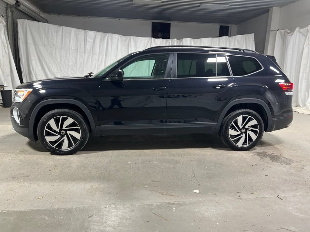 Used 2025 Volkswagen Atlas SE AWD/4WD image 4