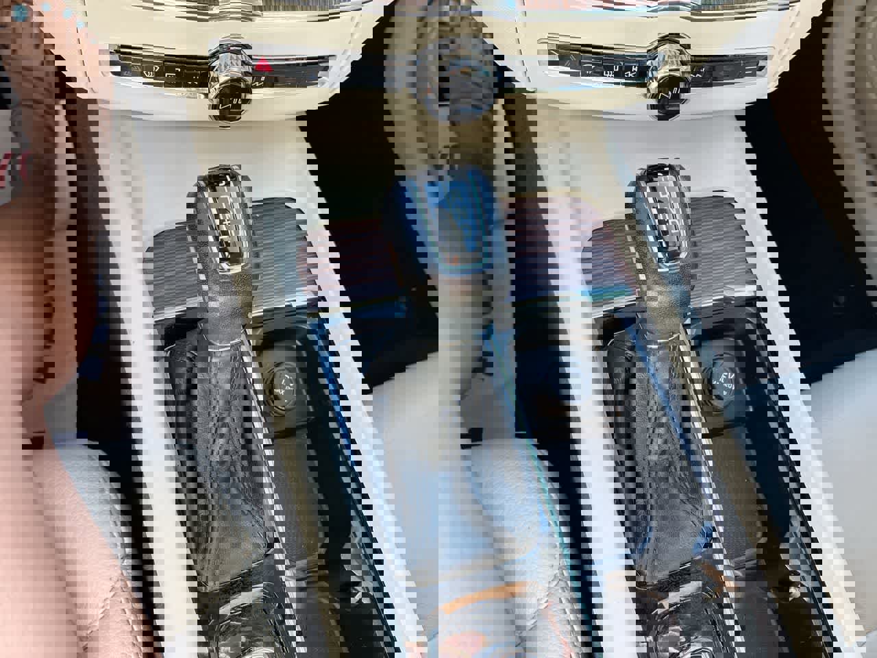 Used 2021 Volvo XC60 T5 Momentum image 16