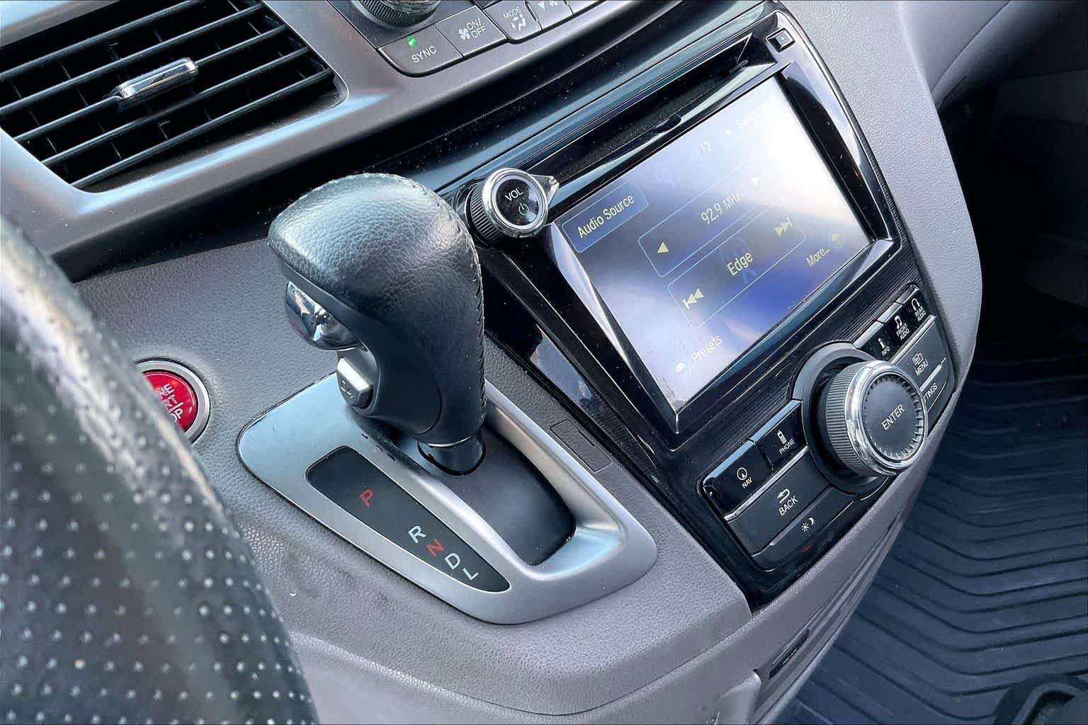 Used 2015 Honda Odyssey Touring Elite image 17