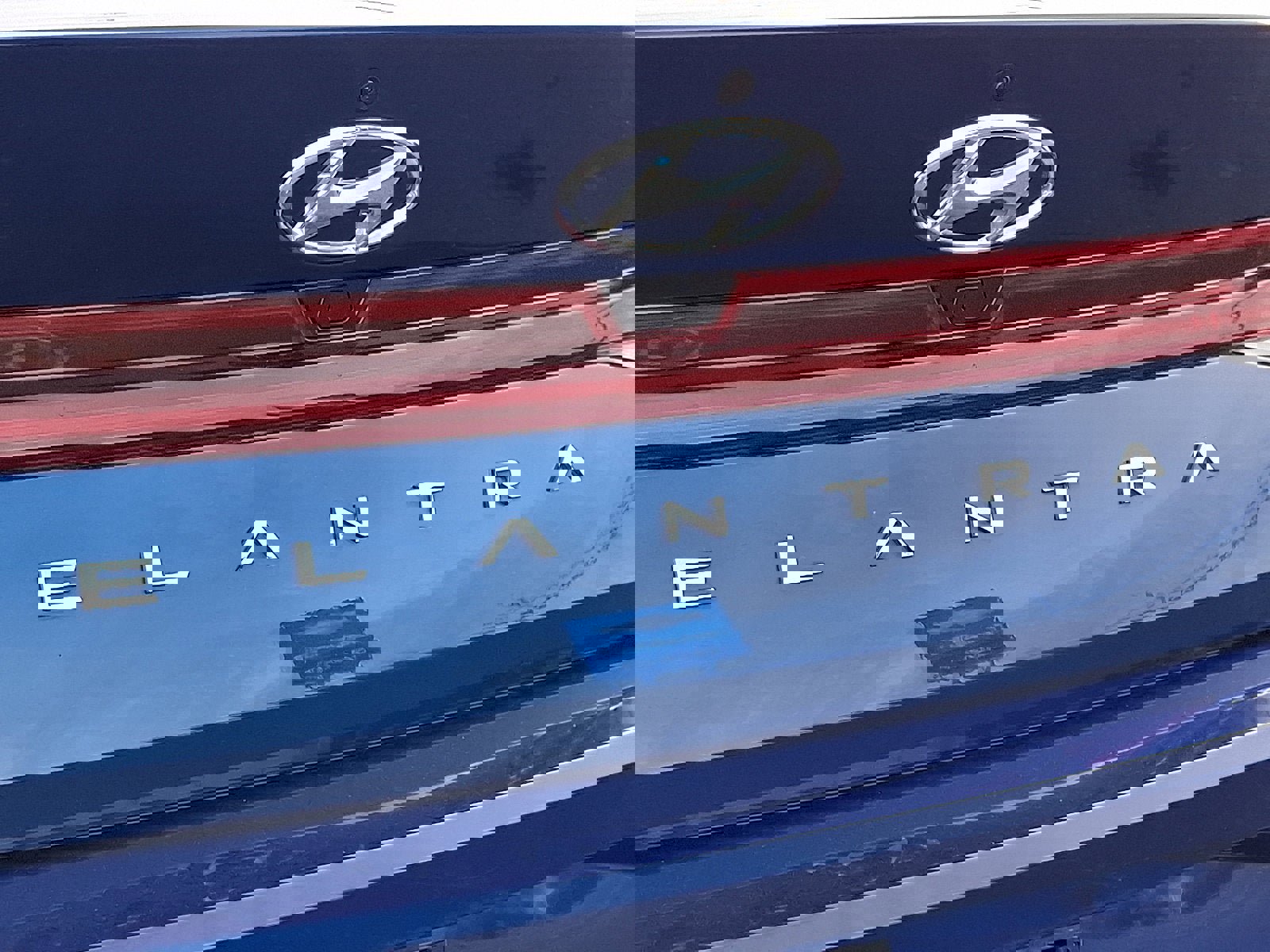 Used 2023 Hyundai Elantra Limited image 35