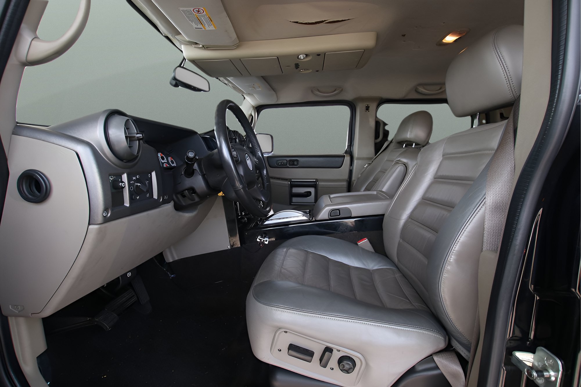 Used 2004 HUMMER H2 w/ Preferred Equipment Group AWD/4WD image 6