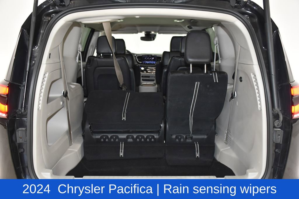 Used 2024 Chrysler Pacifica Touring-L image 30