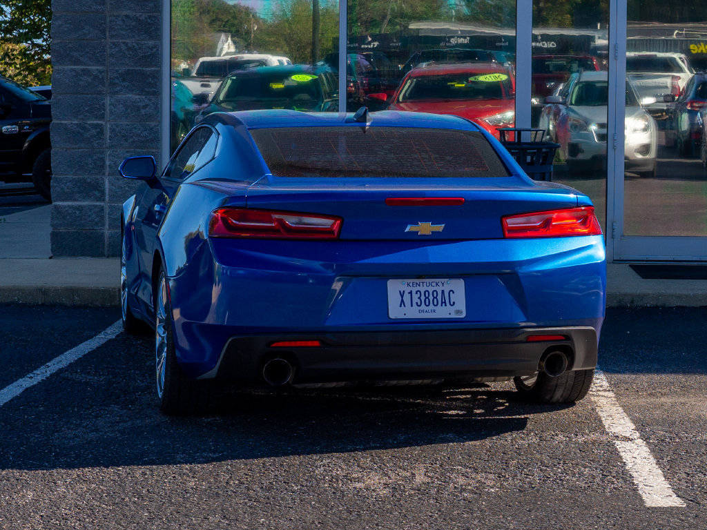 Used 2018 Chevrolet Camaro LT RWD image 4