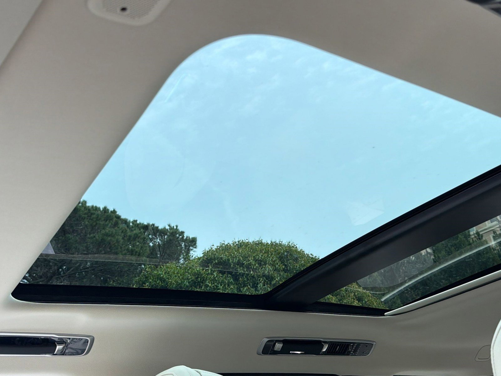 New 2026 Land Rover Range Rover SE image 15