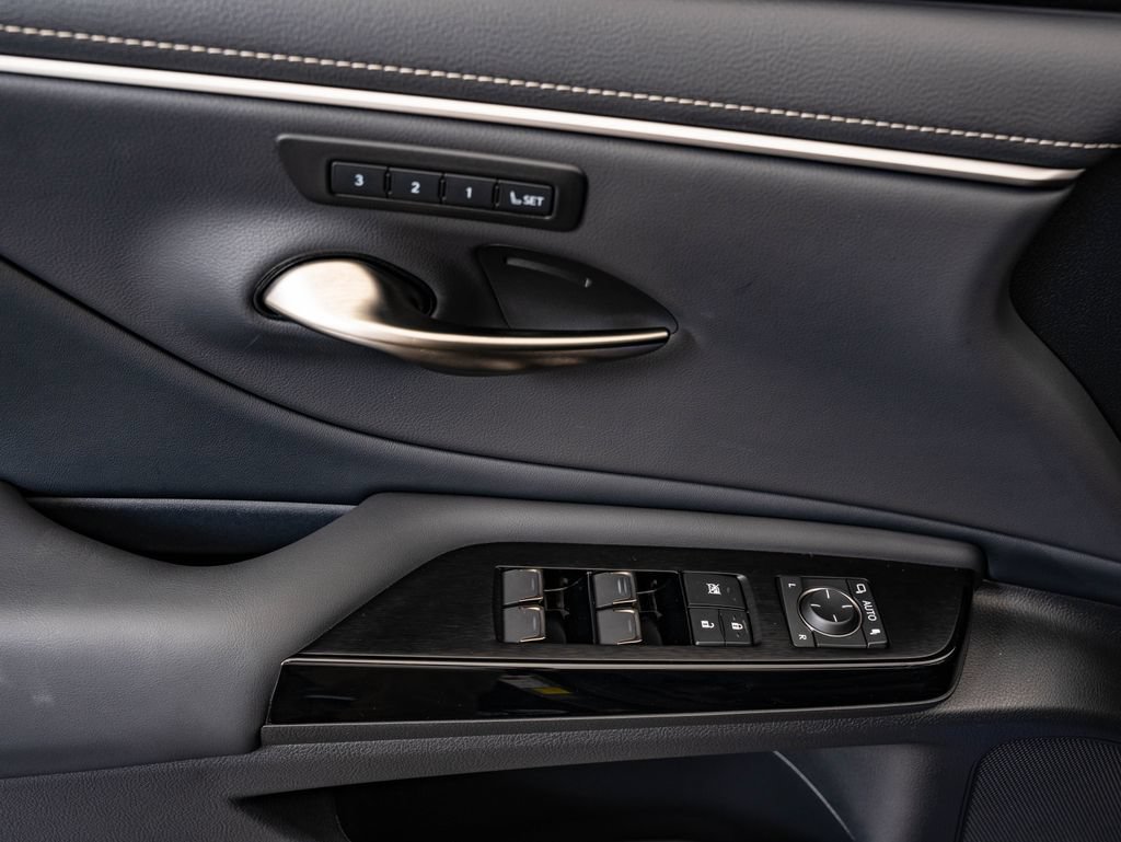 Certified 2025 Lexus ES 300h F Sport FWD image 24